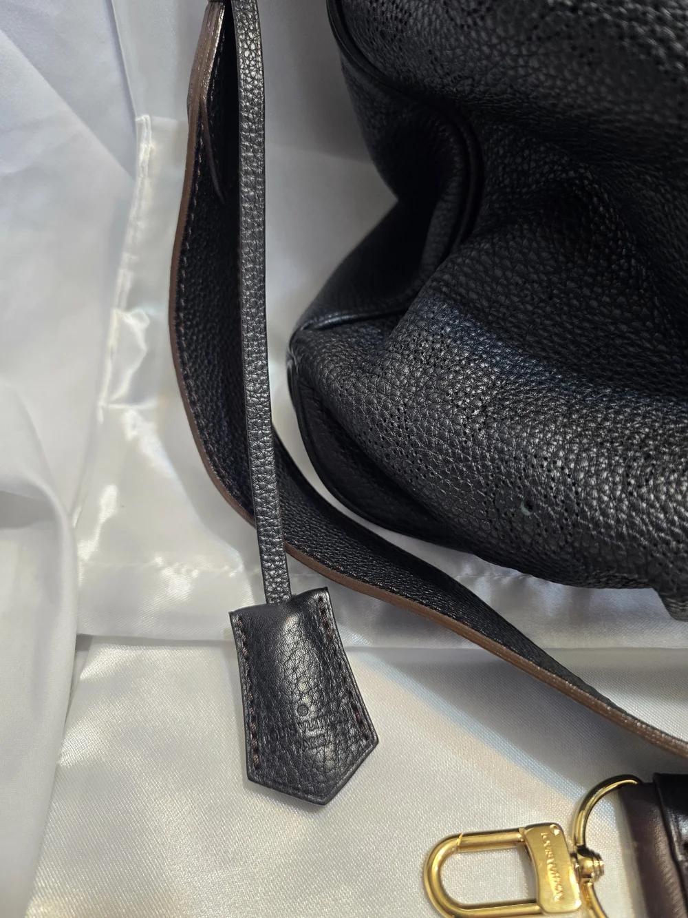 Authentic Louis Vuitton Mahina Selene MM Black Hobo Bag Set